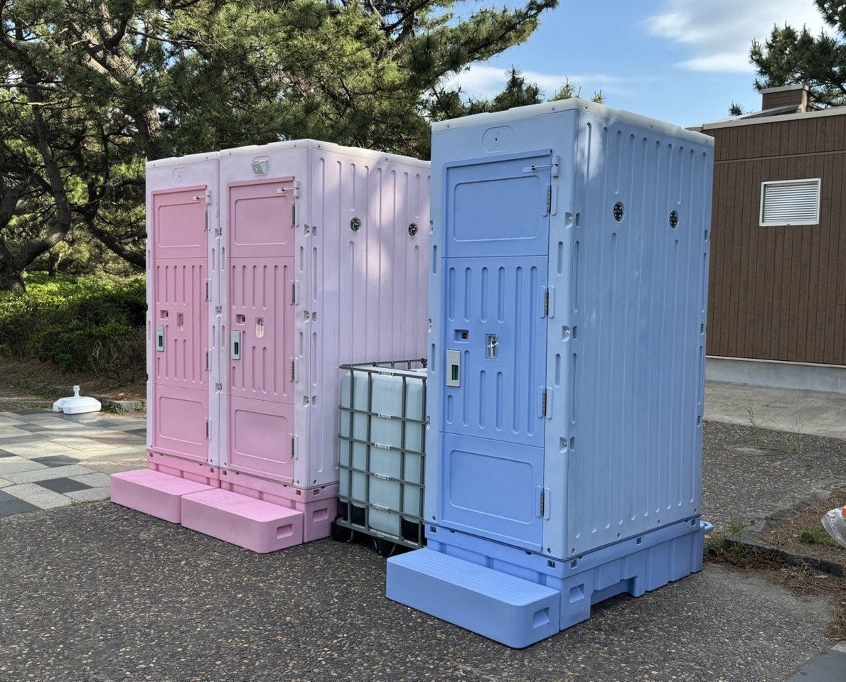 屋外に設置した『Zone Zero』シリーズと給水用の水タンク